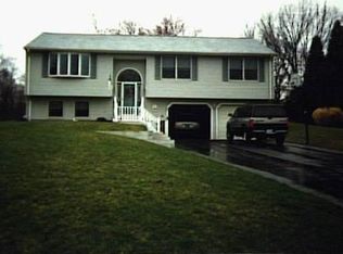 62 Hockanum Gln, Beacon Falls, CT 06403