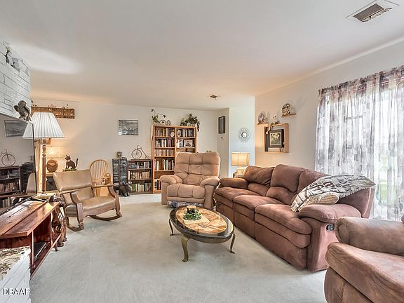5th image of 26 Briggs Dr
