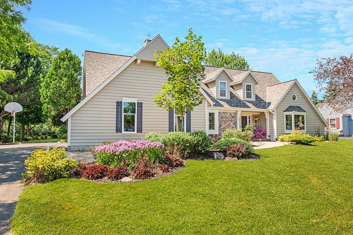 1st image of 3629 W Sherbrooke Dr