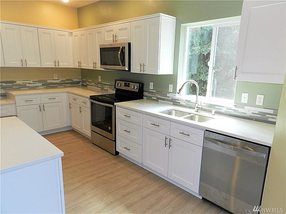 3rd image of 2808 116th Ave NE