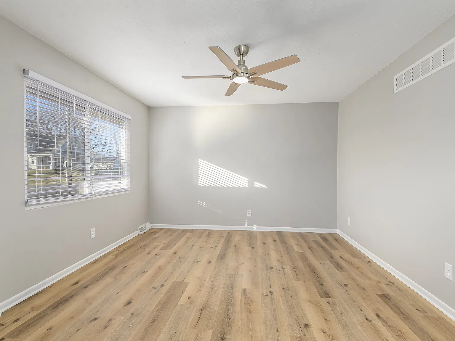 3 bed, $1,550 — Photo 3