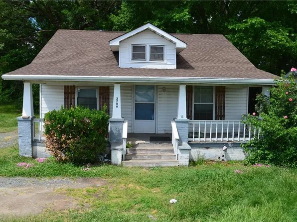 2706 W English Rd, High Point, NC 27262