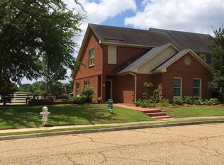 10 Village Green Cir, Jackson, MS 39211