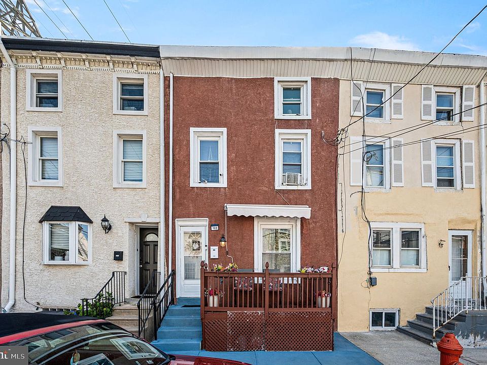 1st image of 109 Roxborough Ave