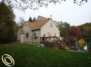 436 Hillcliff Dr, Waterford, MI 48328