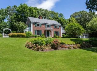 3 Colonial Dr, Huntington, NY 11743