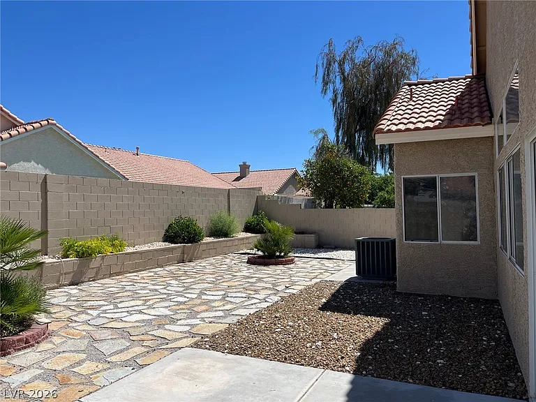1316 Royal Creek Ct — Photo 23