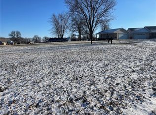 66 S Shores Rd, Sullivan, IL 61951