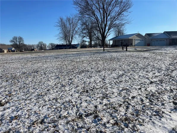 66 S Shores Rd, Sullivan, IL 61951