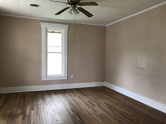 4th image of 108 N Shawnee St