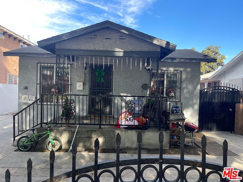 1st image of 915 E 76th Pl