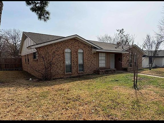2nd image of 2325 Lovell Dr