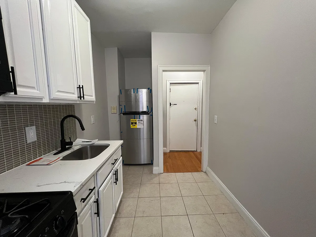 Building Photo - 167 Manhattan Ave #34E