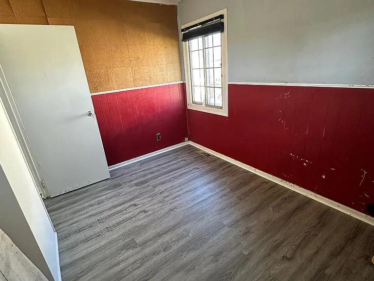 2381 Ghent Ave — Photo 7