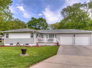 26 Crown Rd, Council Bluffs, IA 51503