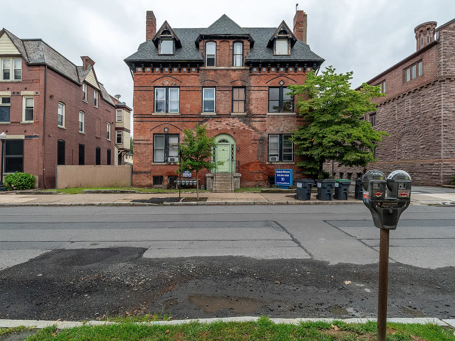 2 bed, 815 sqft, $1,350 — Photo 1