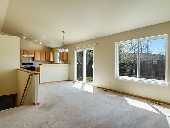 3rd image of 883 Emerald Dr