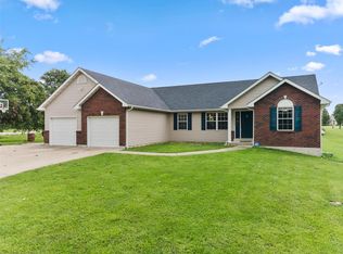 10 Hammett Rd, Winfield, MO 63389