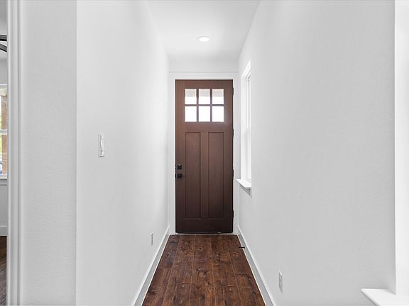 5th image of 1104 E Annie St