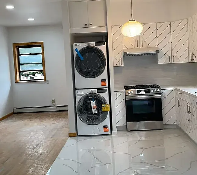 397 Graham Ave #2 — Photo 4