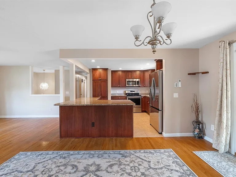 24 Hickory St — Photo 10