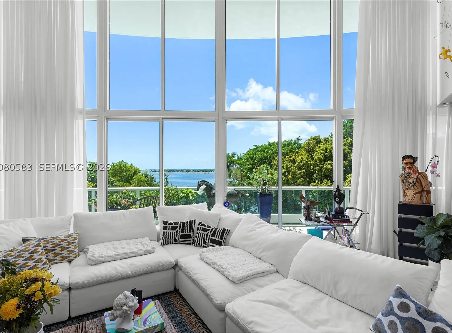 2 bed, 3.5 bath, 2700 sqft, $16,500 — Photo 1