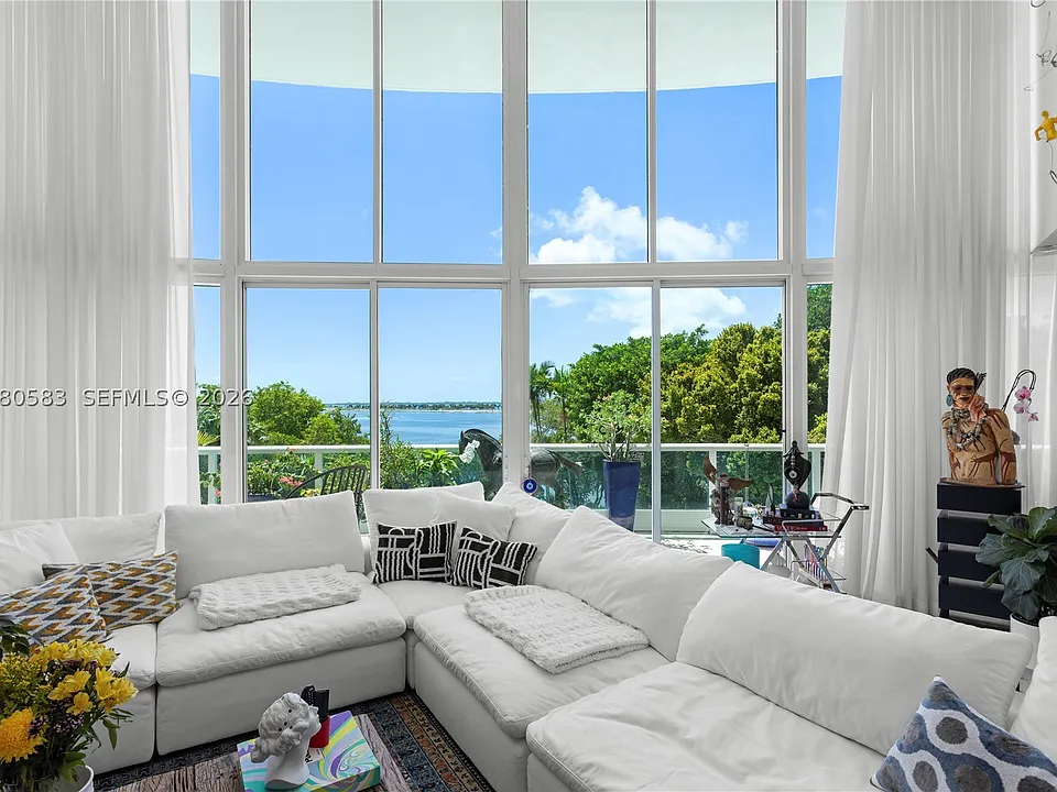 2127 Brickell #503