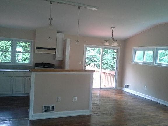 2nd image of 10830 Woodland Dr