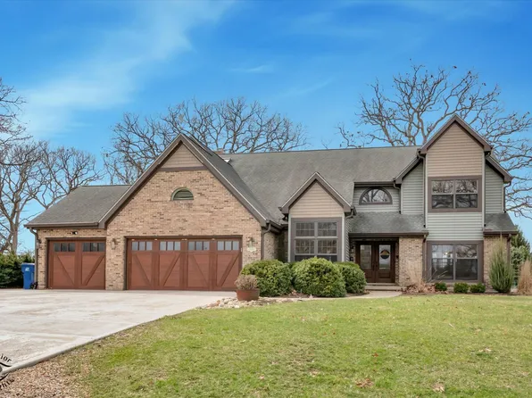 11503 Ellwood Greens Rd, Genoa, IL 60135