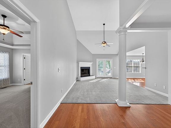5th image of 105 Stonefield Dr