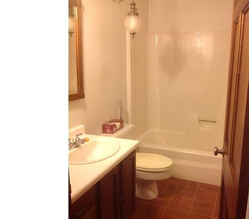 5th image of 55 Elm St