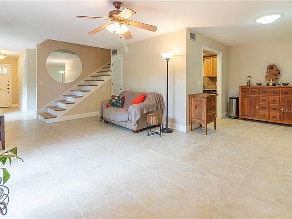 2nd image of 421 Palm Ave N #421