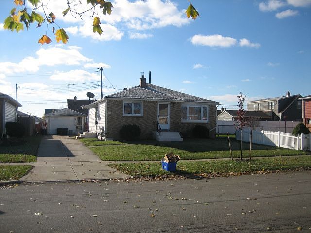 1st image of 194 Santin Dr
