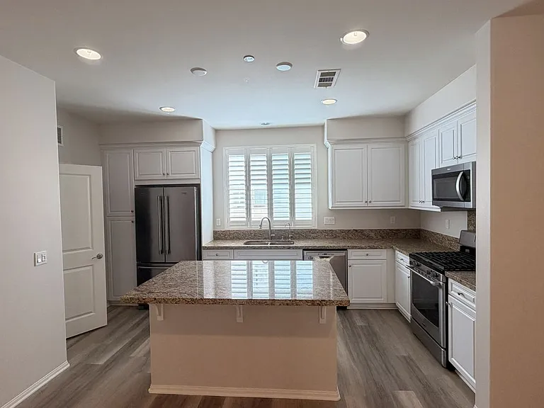 6386 Pegasus Ct — Photo 7