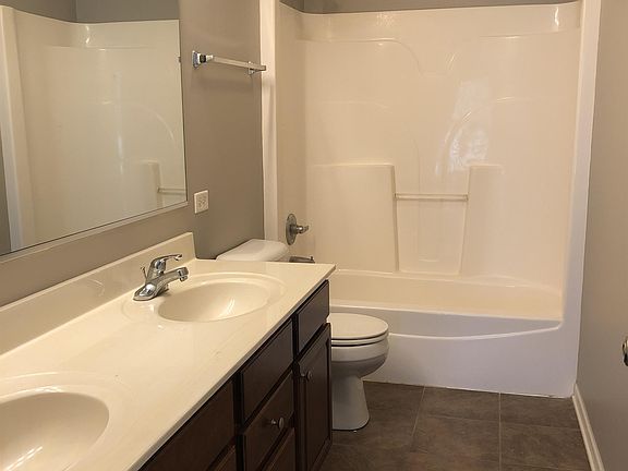 4th image of 5 Melrose Ct #1