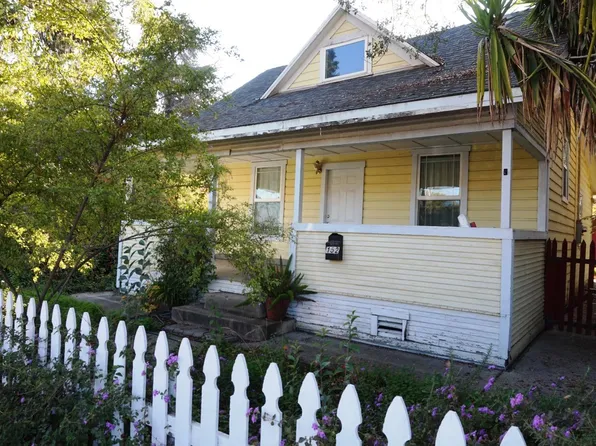 152 S 1st Ave, Oakdale, CA 95361