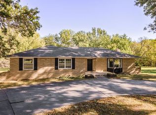 19 Skyline Dr, Adrian, MO 64720