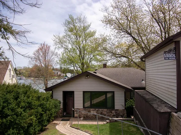 12101 216th AVENUE, Bristol, WI 53104