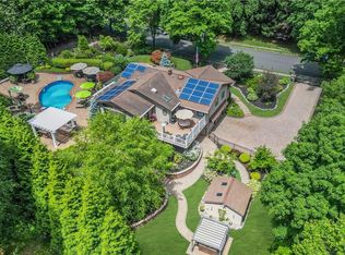 3 Menocker Rd, Monsey, NY 10952