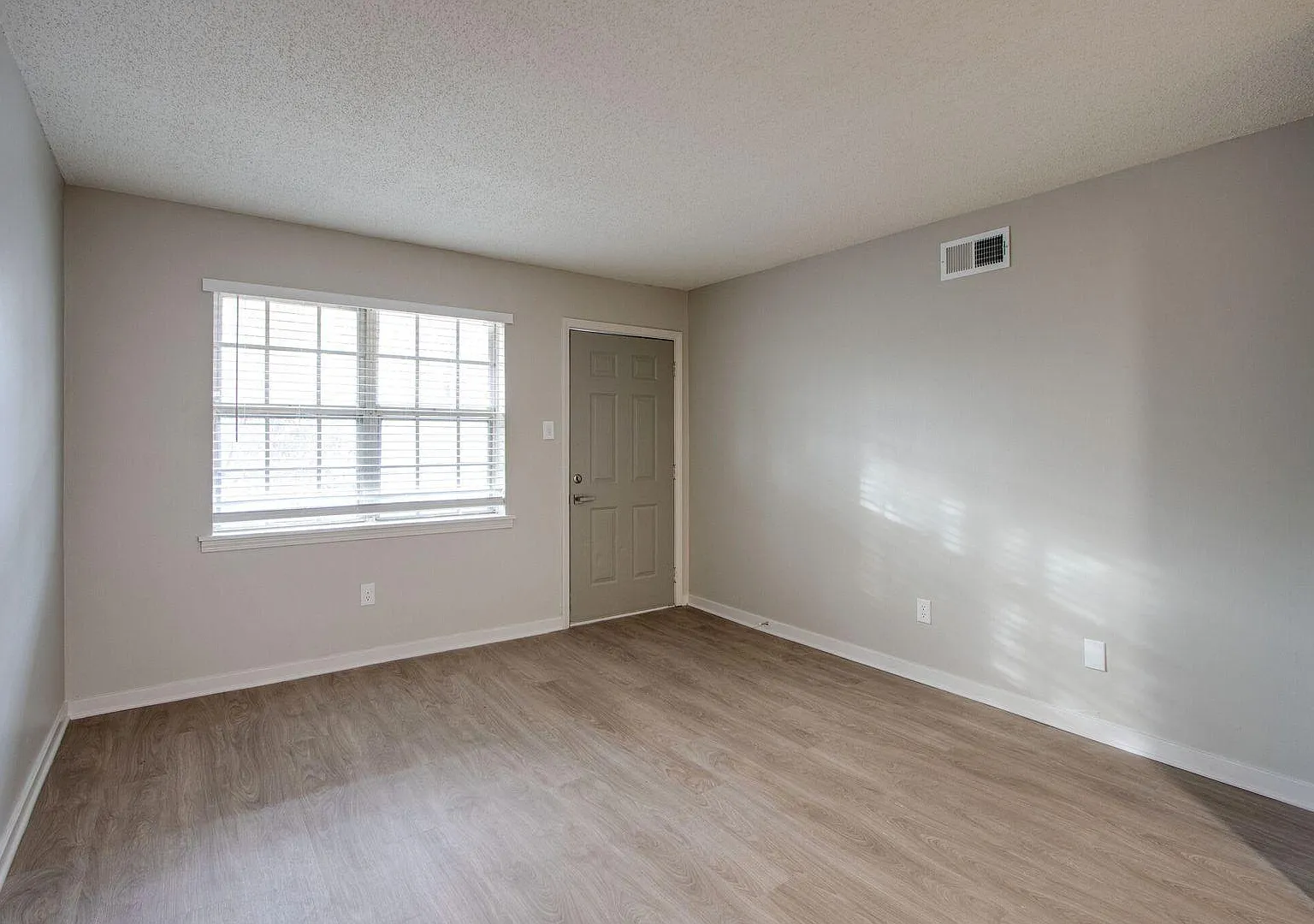 540 N Mendenhall Rd — Photo 1