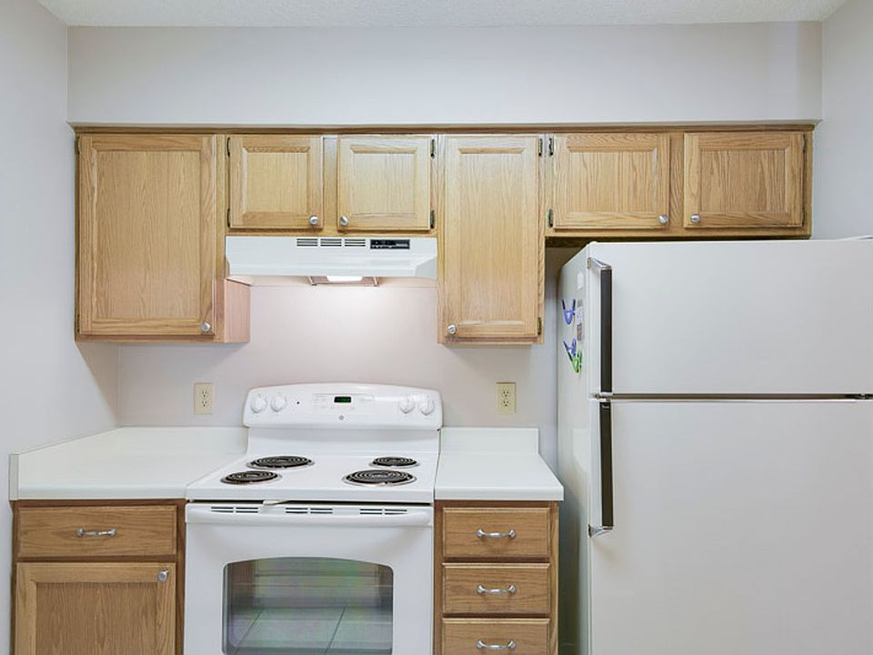 1st image of 32 Forest Green Dr