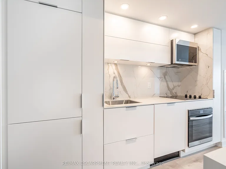 370 Martha St #309 — Photo 8