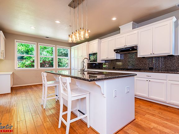 5th image of 41 Deerfield Dr