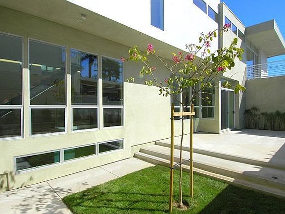 Spaciouse Side Yard