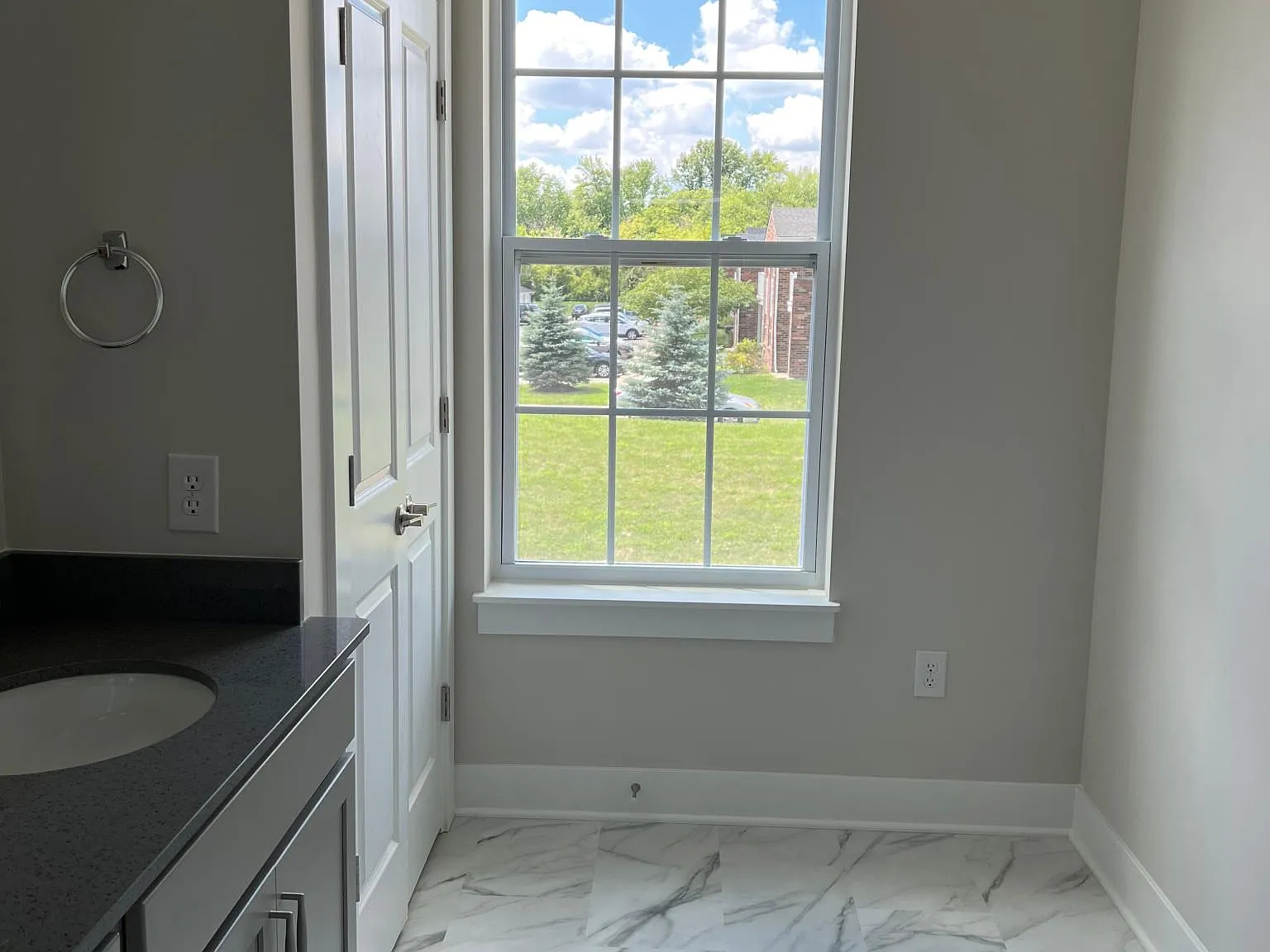 1050 Valentine Ln — Photo 3