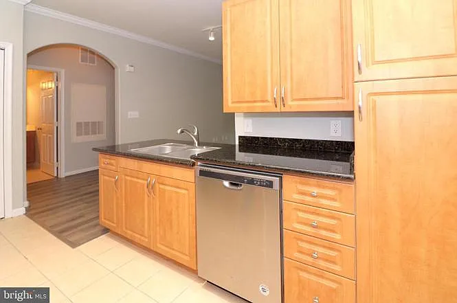 2 bed, 1031 sqft, $2,450 — Photo 3