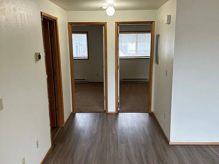Sherman Oaks Apartments — Photo 17
