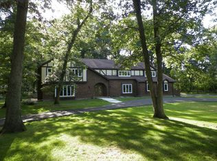 4 Auburn Ln, Barrington, IL 60010