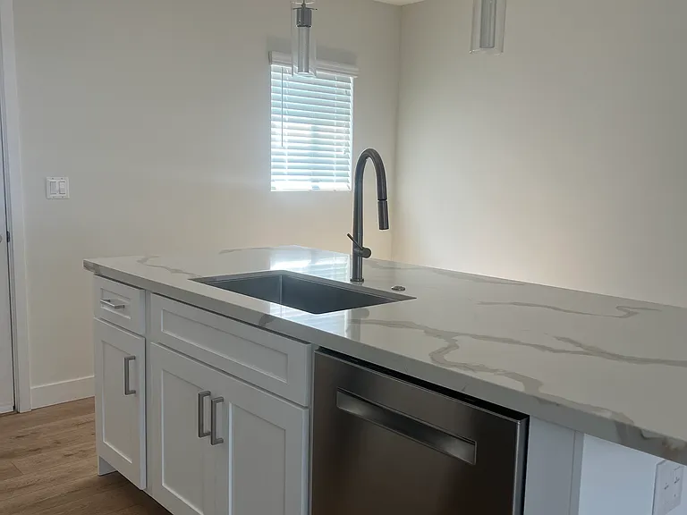 4005 E Vernon St — Photo 5