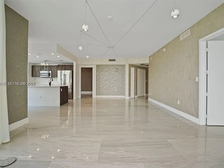 488 NE 18th St #3701 — Photo 7